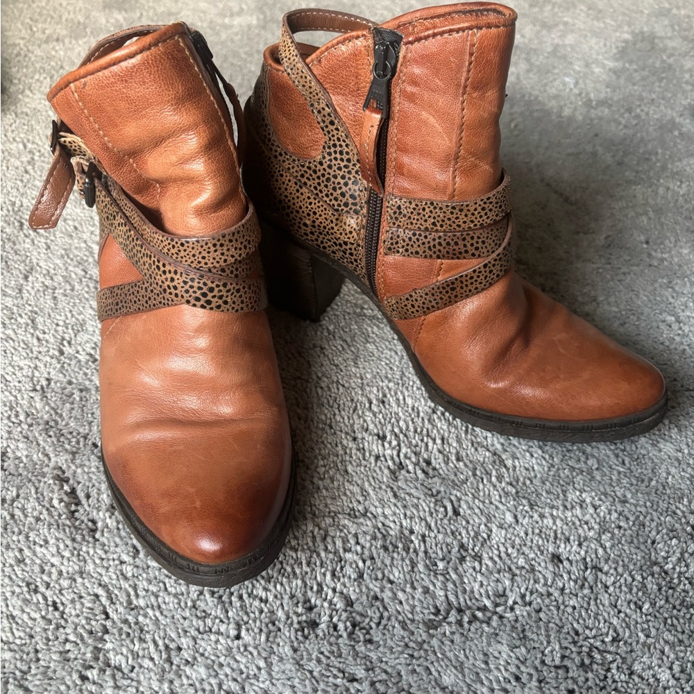 Miz Mooz Tan Leather Ankle Boots - Picture 2 of 8